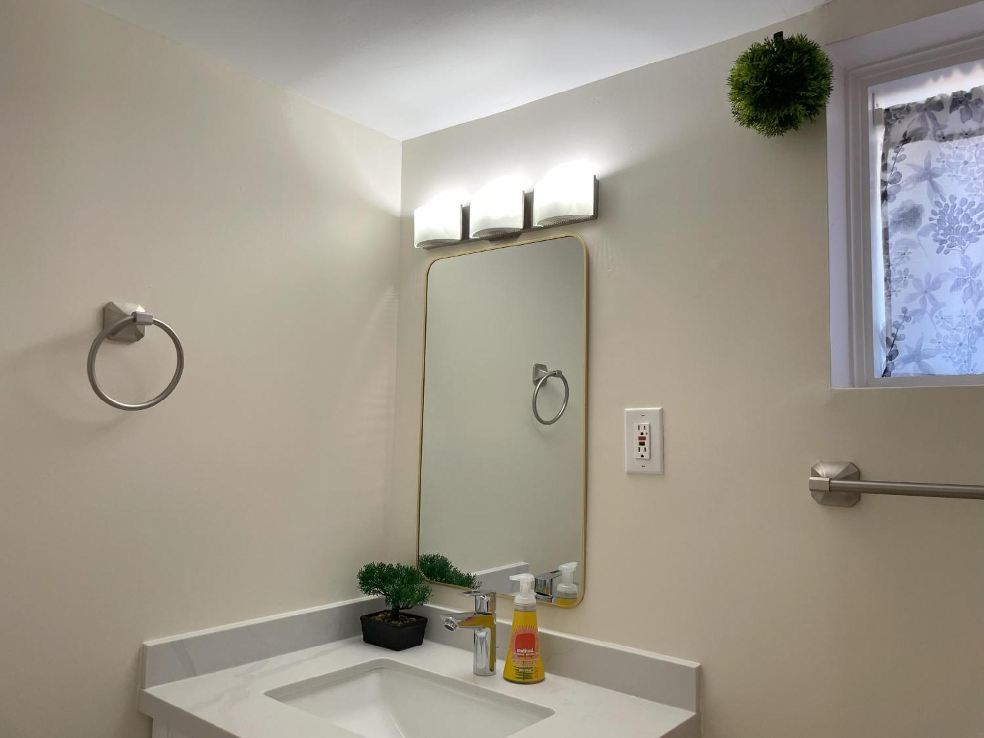 多伦多Newly-Renovated 3Br House, 12 Minutes To Airport公寓 外观 照片